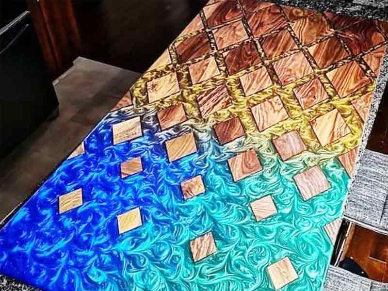 ۵ بافت خاص و خیره‌کننده که می‌تونی با رزین اپوکسی بسازی + روش ساختن (از مرمر تا طرح یخ‌زده)